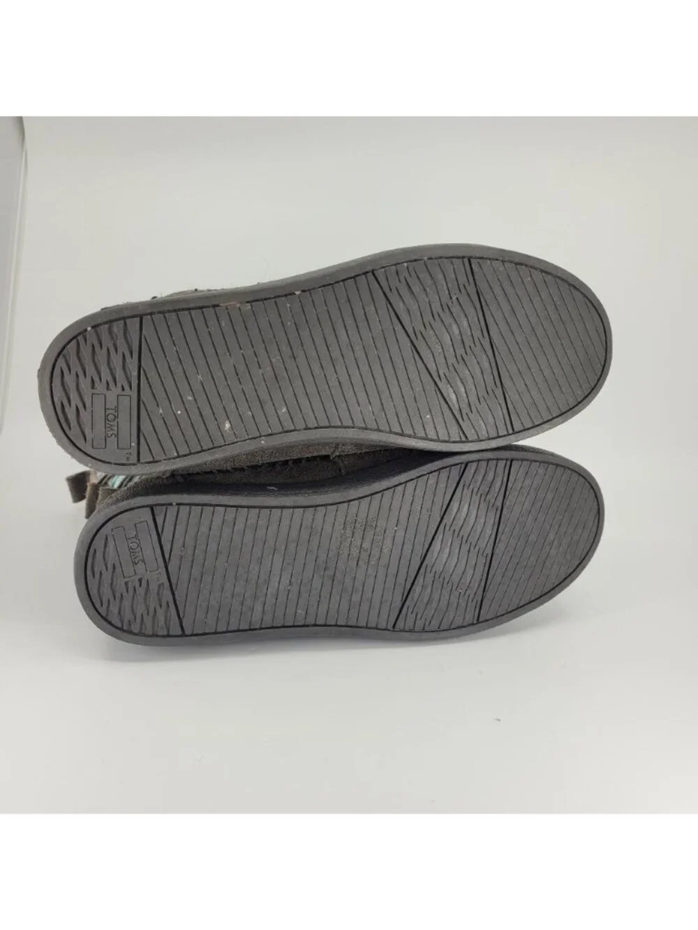 TOMS Nepal Yarn Boots Moccasin Women's Size 7.5 Suede Knit Grey Winter Fleece